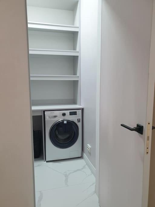 Lovely 1-Bedroom Rental Unit In Downtown Ντουσαμπέ Εξωτερικό φωτογραφία