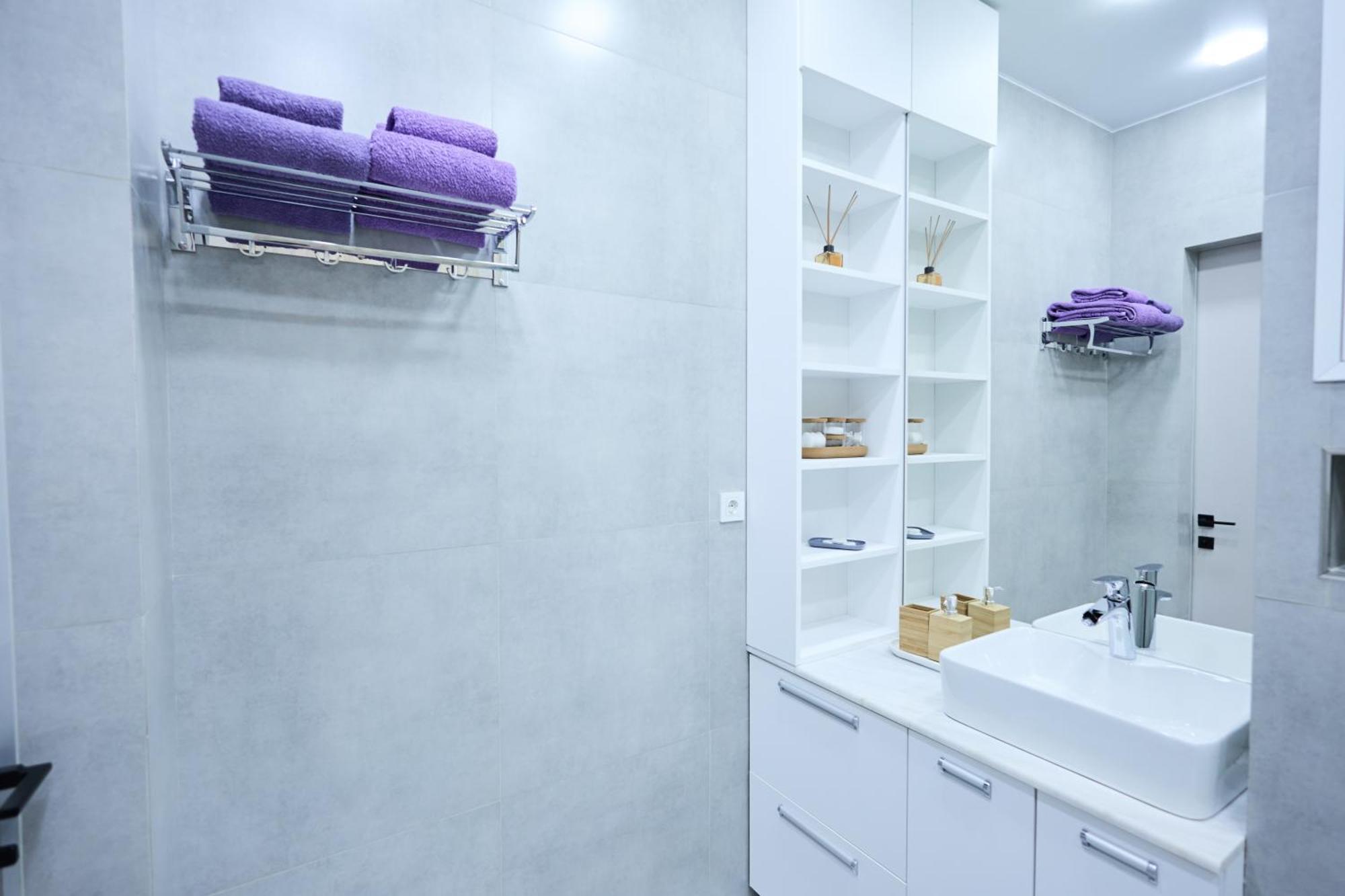 Lovely 1-Bedroom Rental Unit In Downtown Ντουσαμπέ Εξωτερικό φωτογραφία